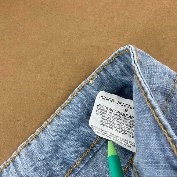 L.E.I LowRise Jean Short - Picture 7 of 9